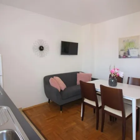 Apartments Andrea B4 *